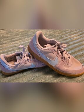 Nike Field General Lavender  Low-Top Sneakers with White Swoosh